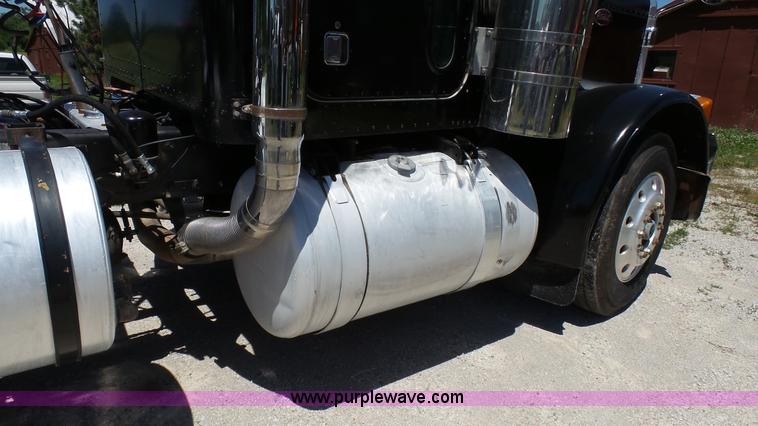 image for item L4812 1993 Peterbilt 379 semi truck