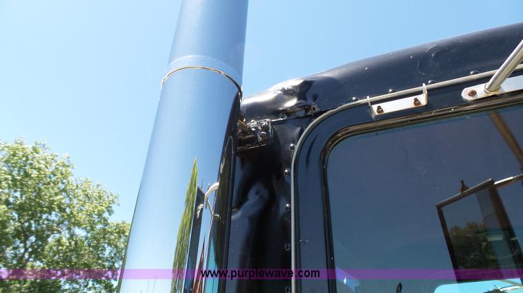 image for item L4812 1993 Peterbilt 379 semi truck