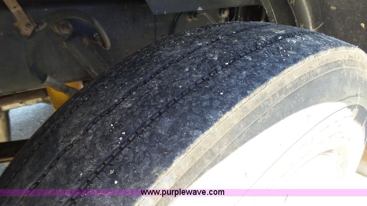 image for item L4812 1993 Peterbilt 379 semi truck