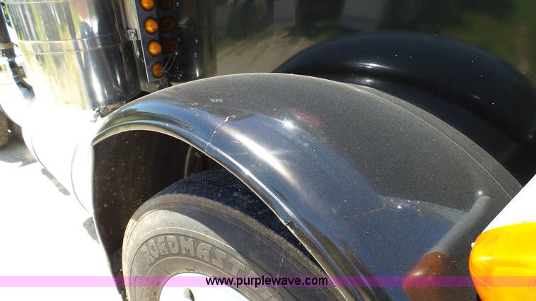 image for item L4812 1993 Peterbilt 379 semi truck