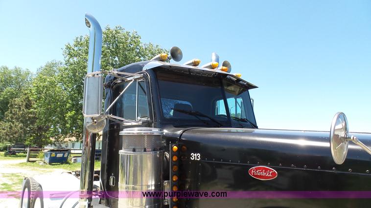 image for item L4812 1993 Peterbilt 379 semi truck