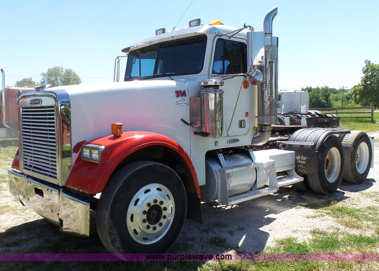 image for item L4813 1998 Freightliner FLD120SD semi truck