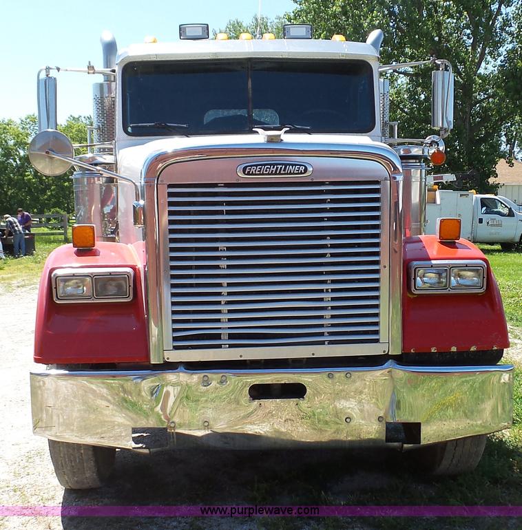 image for item L4813 1998 Freightliner FLD120SD semi truck