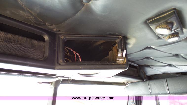 image for item L4813 1998 Freightliner FLD120SD semi truck