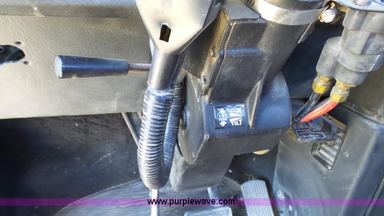 image for item L4813 1998 Freightliner FLD120SD semi truck