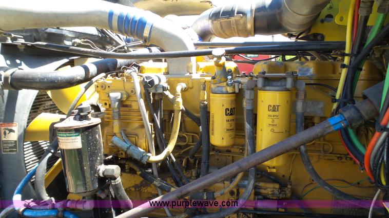 image for item L4813 1998 Freightliner FLD120SD semi truck