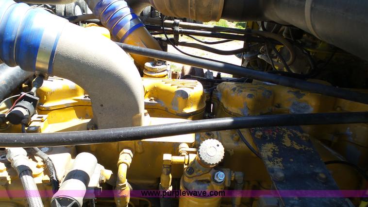 image for item L4813 1998 Freightliner FLD120SD semi truck