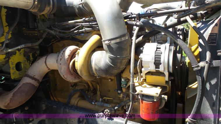 image for item L4813 1998 Freightliner FLD120SD semi truck