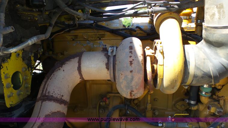 image for item L4813 1998 Freightliner FLD120SD semi truck