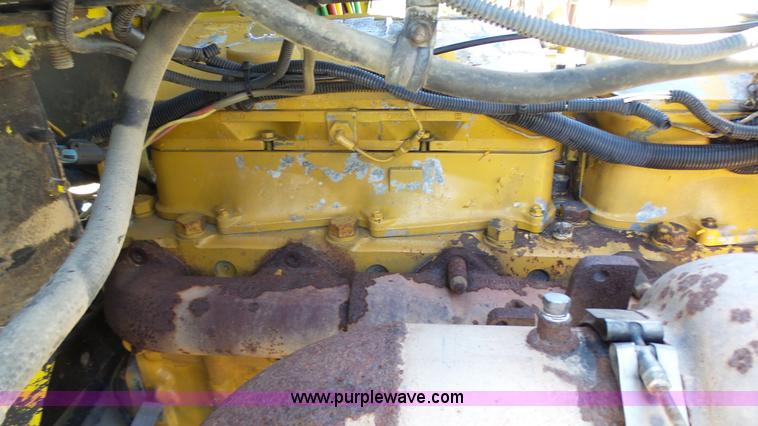 image for item L4813 1998 Freightliner FLD120SD semi truck