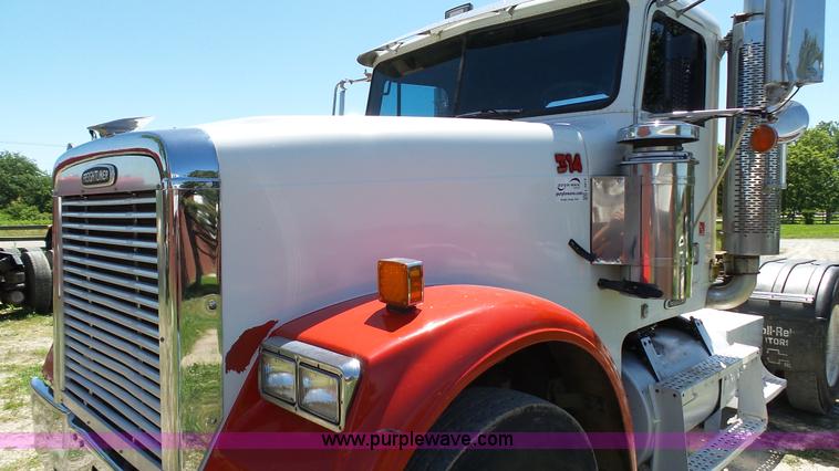 image for item L4813 1998 Freightliner FLD120SD semi truck