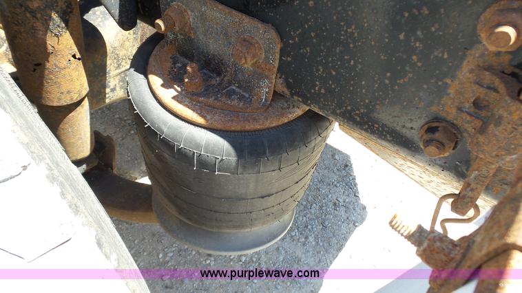 image for item L4813 1998 Freightliner FLD120SD semi truck