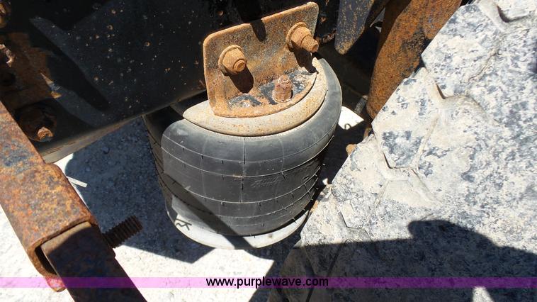 image for item L4813 1998 Freightliner FLD120SD semi truck