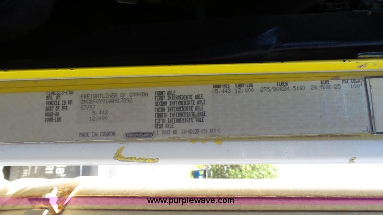 image for item L4813 1998 Freightliner FLD120SD semi truck