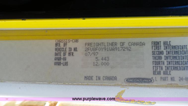 image for item L4813 1998 Freightliner FLD120SD semi truck