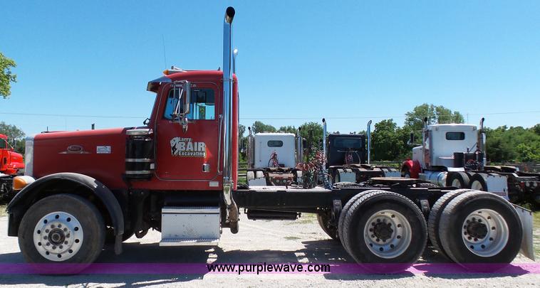 image for item L4814 1990 Peterbilt 379 semi truck