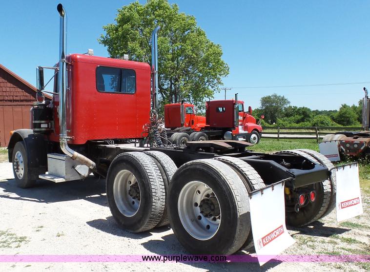 image for item L4814 1990 Peterbilt 379 semi truck