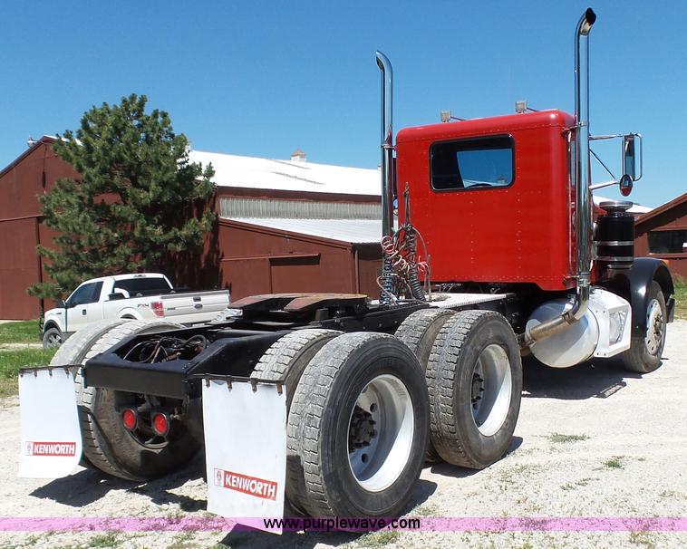 image for item L4814 1990 Peterbilt 379 semi truck