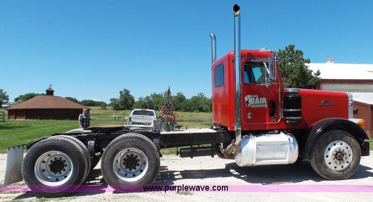 image for item L4814 1990 Peterbilt 379 semi truck
