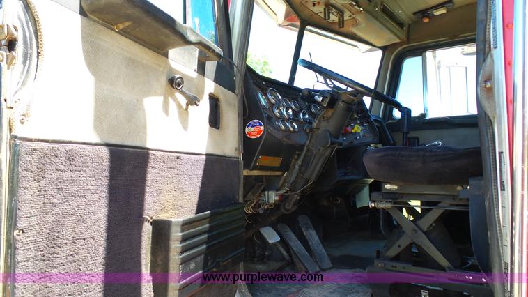 image for item L4814 1990 Peterbilt 379 semi truck