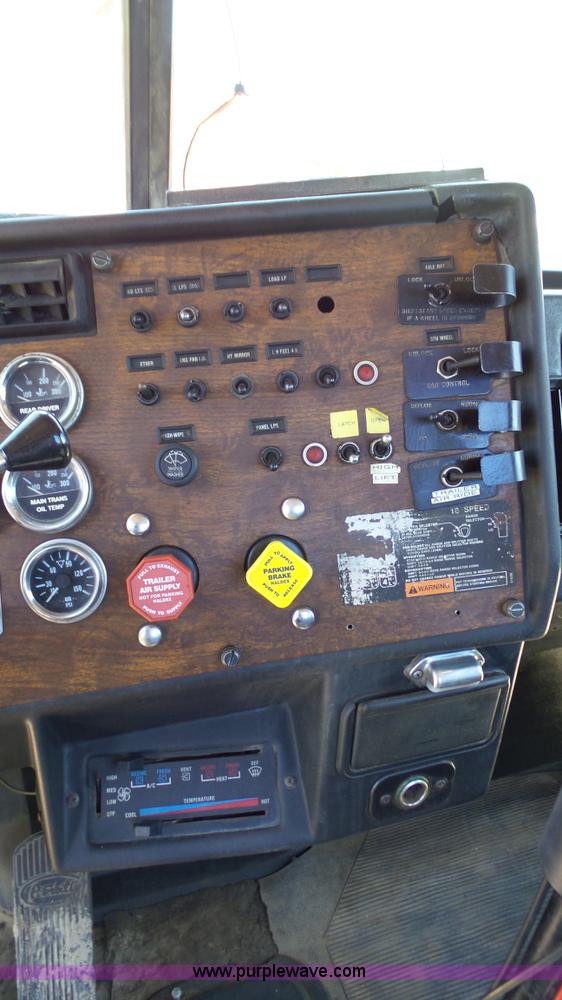 image for item L4814 1990 Peterbilt 379 semi truck