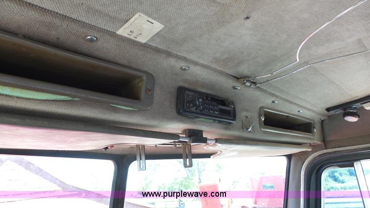 image for item L4814 1990 Peterbilt 379 semi truck