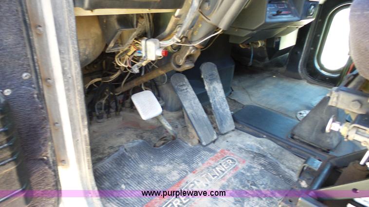 image for item L4814 1990 Peterbilt 379 semi truck