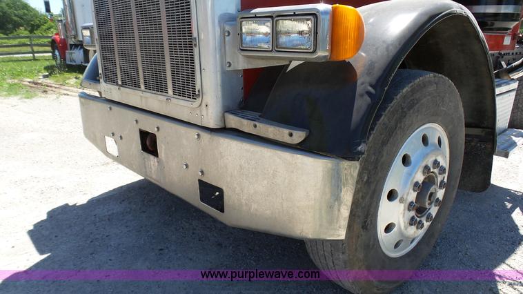 image for item L4814 1990 Peterbilt 379 semi truck