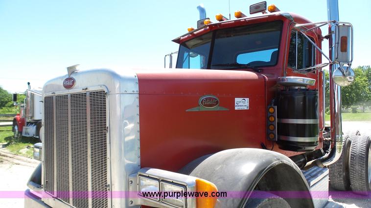 image for item L4814 1990 Peterbilt 379 semi truck