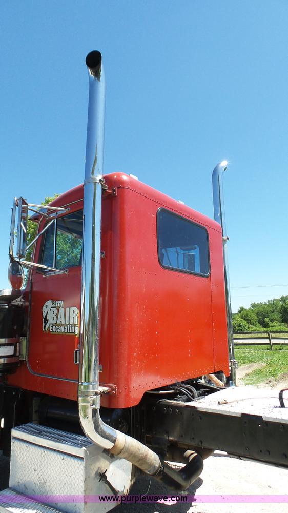 image for item L4814 1990 Peterbilt 379 semi truck