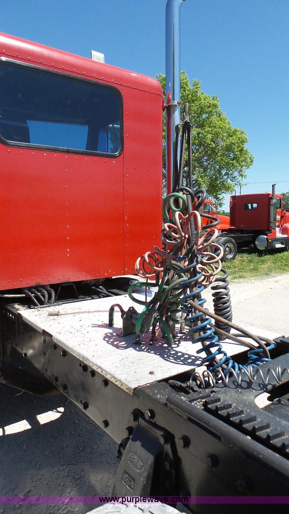 image for item L4814 1990 Peterbilt 379 semi truck