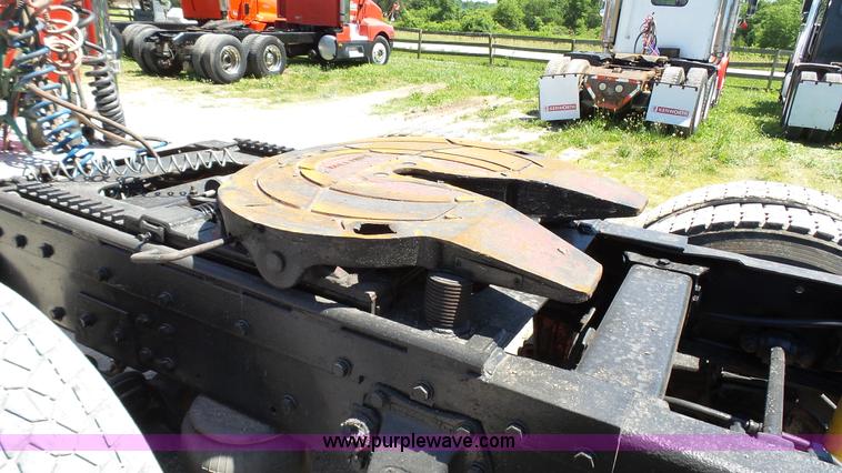 image for item L4814 1990 Peterbilt 379 semi truck