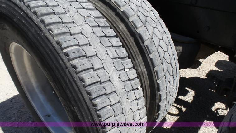 image for item L4814 1990 Peterbilt 379 semi truck