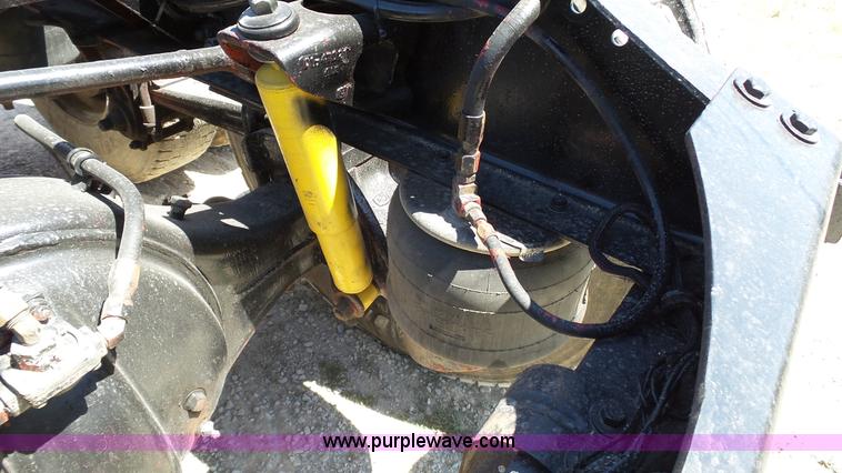 image for item L4814 1990 Peterbilt 379 semi truck