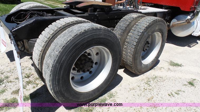 image for item L4814 1990 Peterbilt 379 semi truck