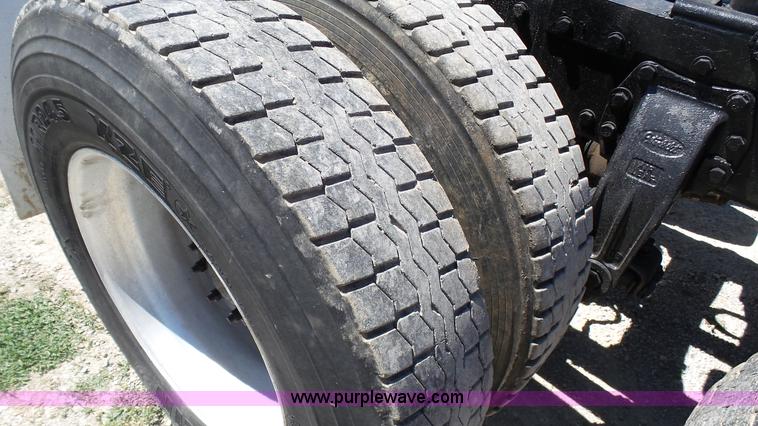 image for item L4814 1990 Peterbilt 379 semi truck