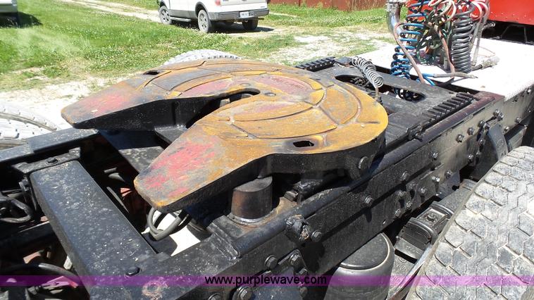 image for item L4814 1990 Peterbilt 379 semi truck