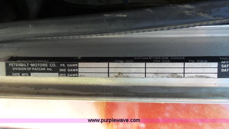 image for item L4814 1990 Peterbilt 379 semi truck