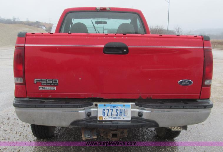 image for item L5676 2004 Ford F250 Super Duty XL pickup truck