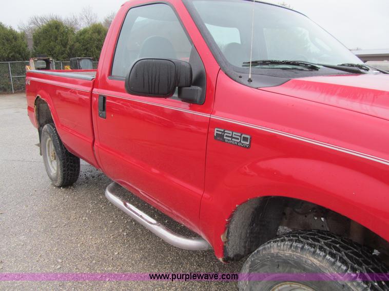 image for item L5676 2004 Ford F250 Super Duty XL pickup truck