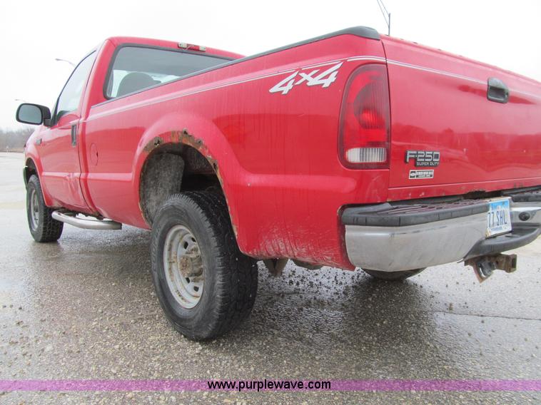 image for item L5676 2004 Ford F250 Super Duty XL pickup truck