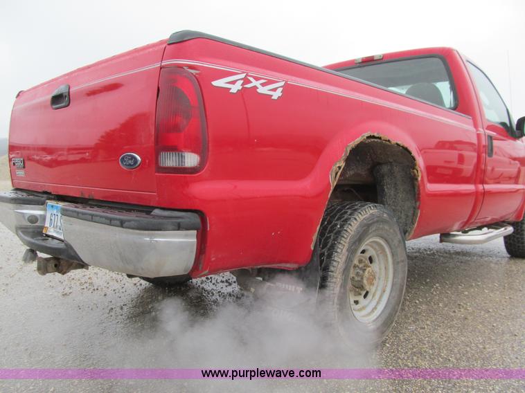 image for item L5676 2004 Ford F250 Super Duty XL pickup truck