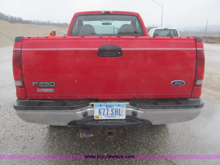 image for item L5676 2004 Ford F250 Super Duty XL pickup truck
