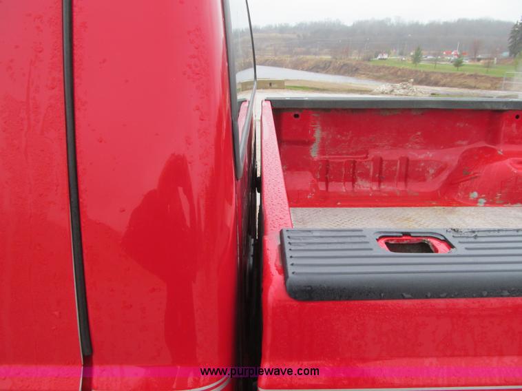 image for item L5676 2004 Ford F250 Super Duty XL pickup truck