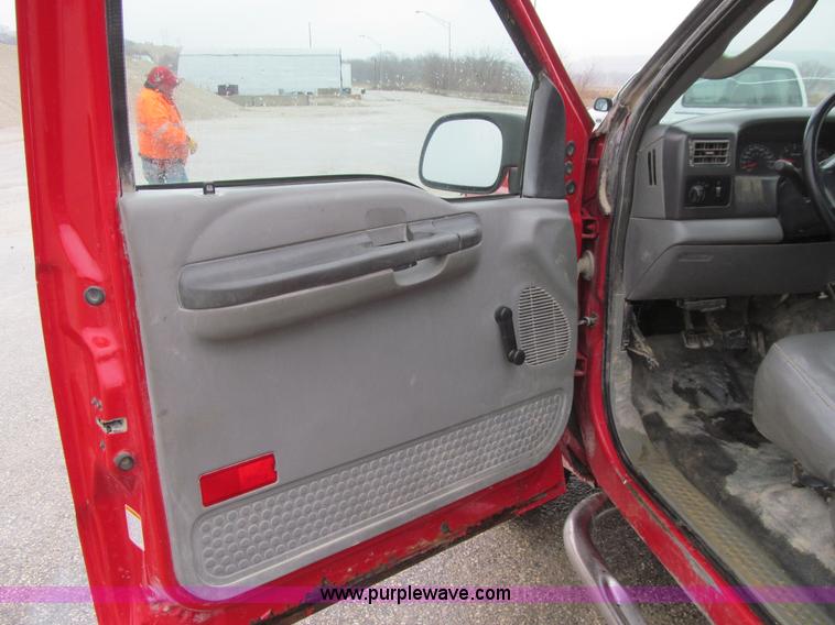 image for item L5676 2004 Ford F250 Super Duty XL pickup truck