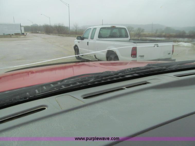 image for item L5676 2004 Ford F250 Super Duty XL pickup truck
