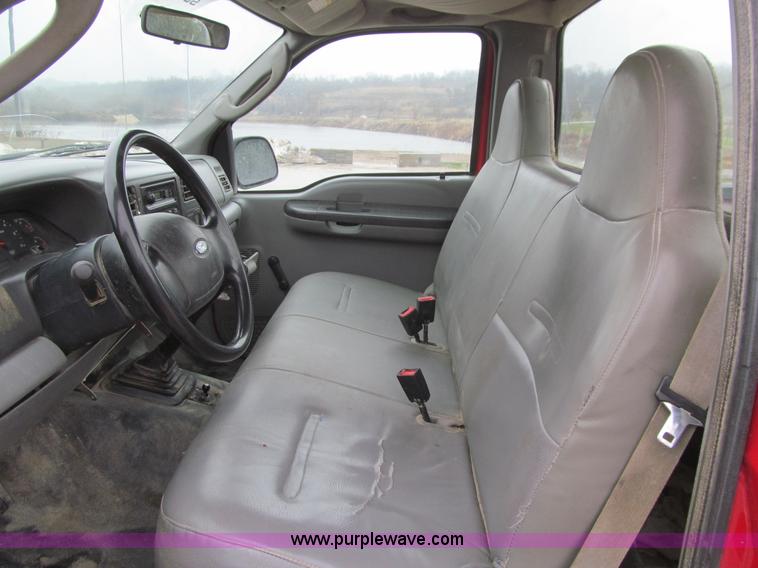 image for item L5676 2004 Ford F250 Super Duty XL pickup truck