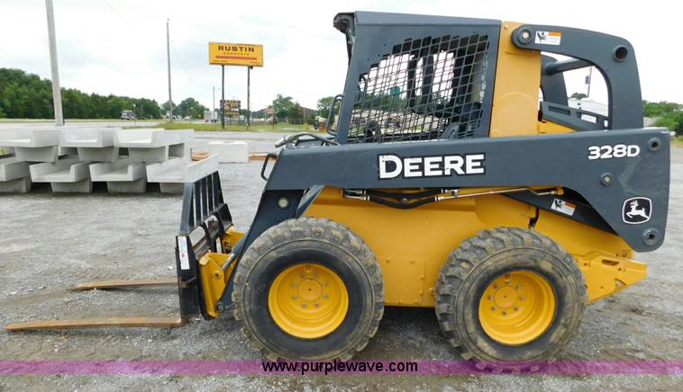 image for item L5849 2011 John Deere 328D skid steer