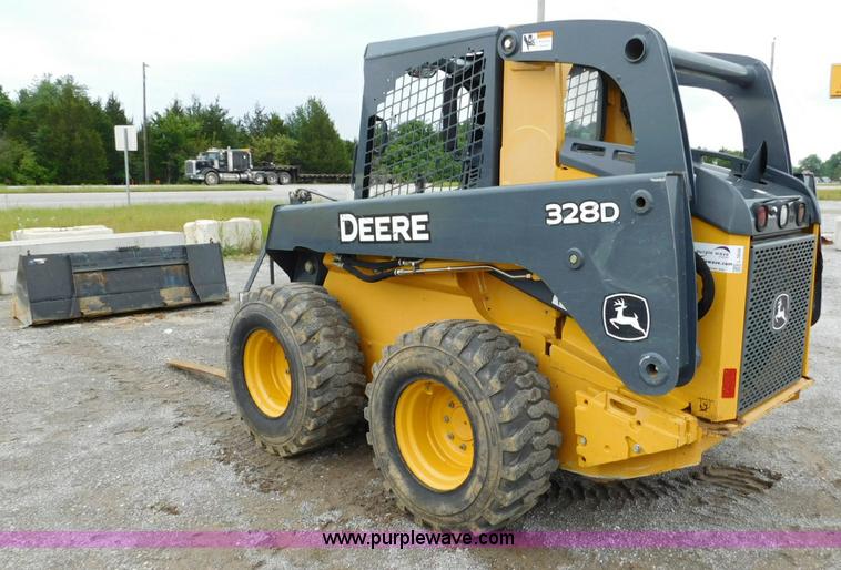 image for item L5849 2011 John Deere 328D skid steer