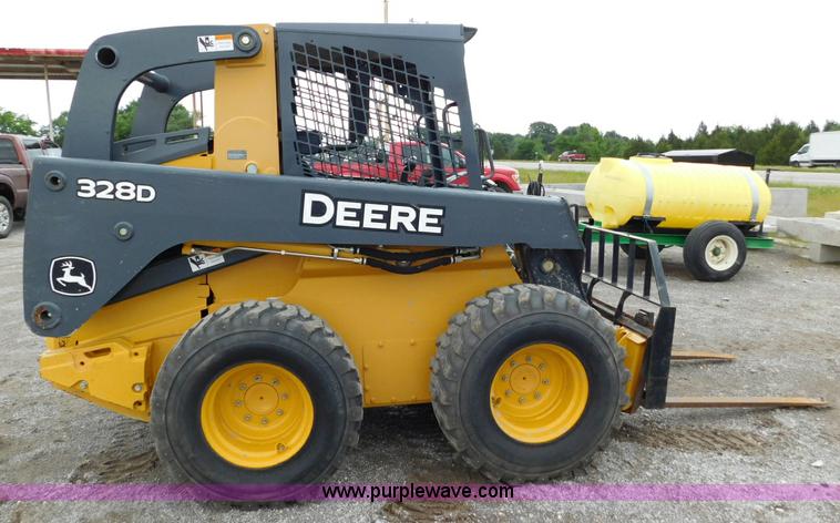 image for item L5849 2011 John Deere 328D skid steer